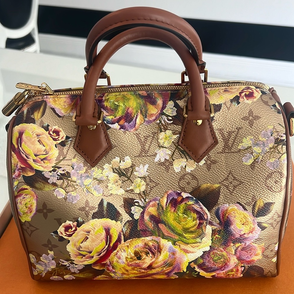 Gorgeous Louis Vuitton Speedy 25 item M21317. No cross body strap